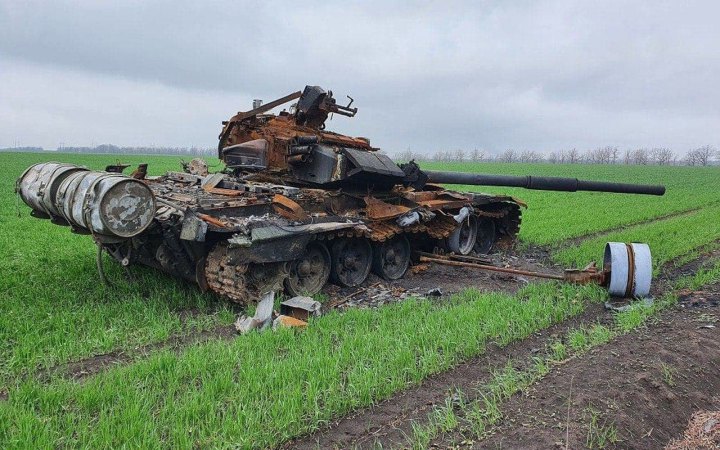Із 31 танка - тільки два робочих: в окупантів на Луганському напрямку почала активно ламатися і горіти техніка
