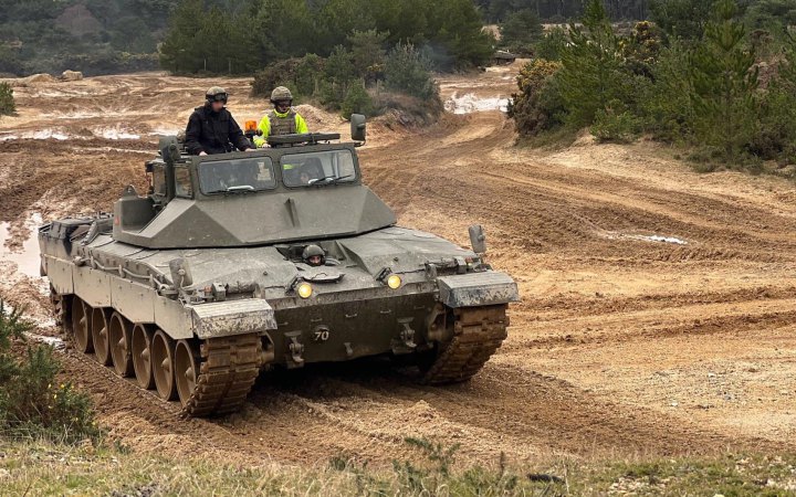 Британське Міноборони показало, як танкісти ЗСУ освоювали Challenger 2