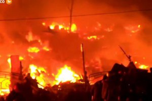Огонь добрался до второго этажа Дома профсоюзов