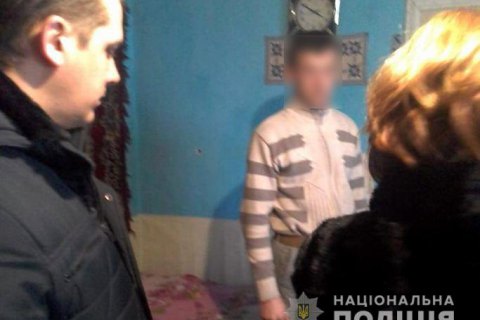 В Івано-Франківській області вітчим побив до смерті 5-місячне немовля