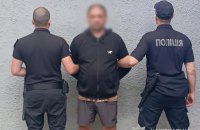 На Закарпатті поліція затримала чоловіка, який погрожував підірвати гранату в будинку