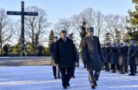 ​Порошенко почтил память финнов, погибших во Второй мировой войне