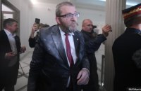 У польському Сеймі проросійський депутат Гжегож Браун затушив ханукальні свічки вогнегасником
