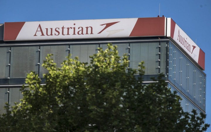 Літак Austrian Airlines здійснив екстрену посадку через погрозу вибуху