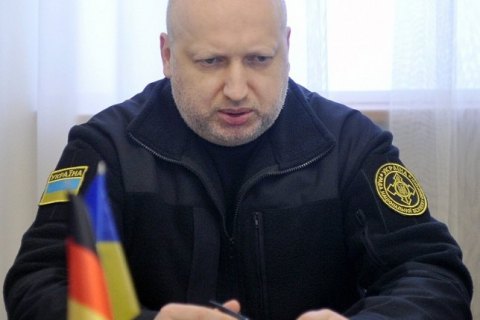Турчинов сообщил о переброске Россией на Донбасс танков, САУ и "Градов"