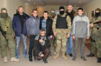 Звільнені з полону військові прибули в розташування полку "Азов"