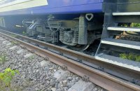 На Закарпатті зійшли з рейок три вагони пасажирського поїзда 