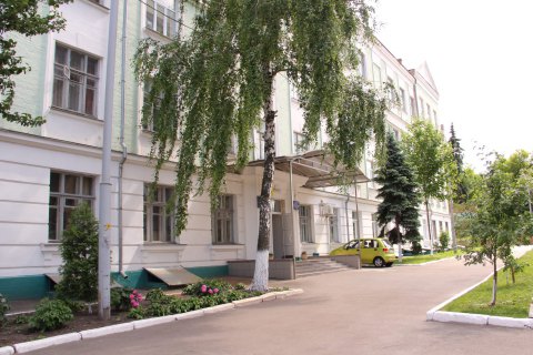 В Киеве восьмиклассник ударил учительницу стулом по голове и ножницами в спину