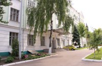 В Киеве восьмиклассник ударил учительницу стулом по голове и ножницами в спину