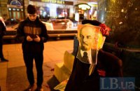 В центре Киева сожгли "чучело" Ленина