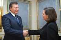 Янукович провел "конструктивный разговор" с Нуланд