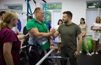 Зеленський відвідав у Одесі бійців у реабілітаційному відділенні