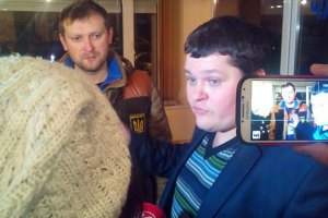 УБОП стирал уксусом следы от обуви на одежде Дзиндзи после избиения, - активист
