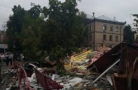 В Киеве возле метро КПИ демонтировали МАФы (обновлено)