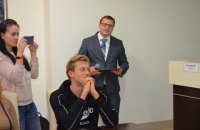 Чемпиона мира и Европы по плаванию в родном Ровно заставляют платить за бассейн и не пускают к нему тренера
