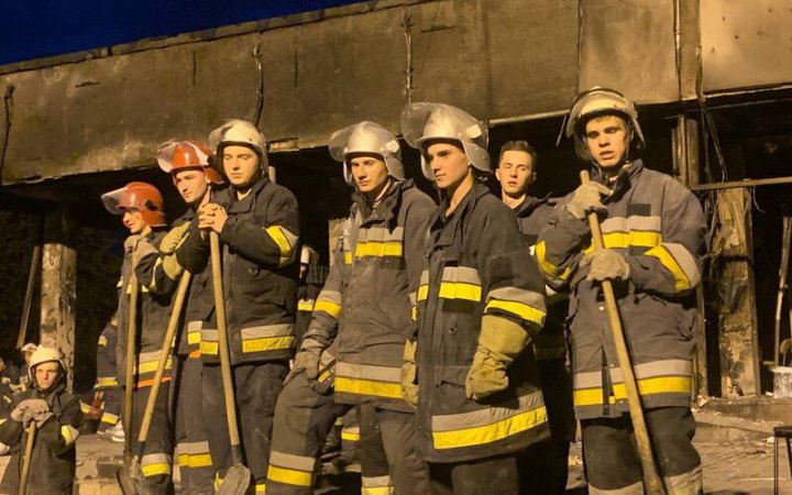 Роботу підрозділів ДСНС на місці обстрілу у Вінниці призупинено