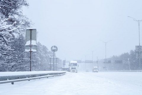 Из-за снегопадов въезд грузовиков в Киев запретят