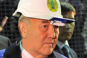 Назарбаева провозгласили "Властелином труда"
