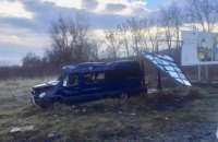 Во Львовской области перевернулся микроавтобус с пассажирами