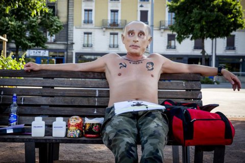 В Женеве накануне встречи президентов США и России провели акцию против Путина