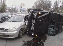 Машина известного телеведущего попала в аварию