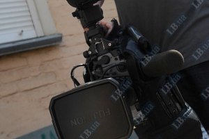 Во время драки с милицией у суда пострадал телеоператор