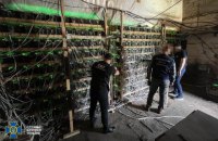 В Днепропетровской области обнаружили подключенную к трансформаторной подстанции майнинговую "ферму"