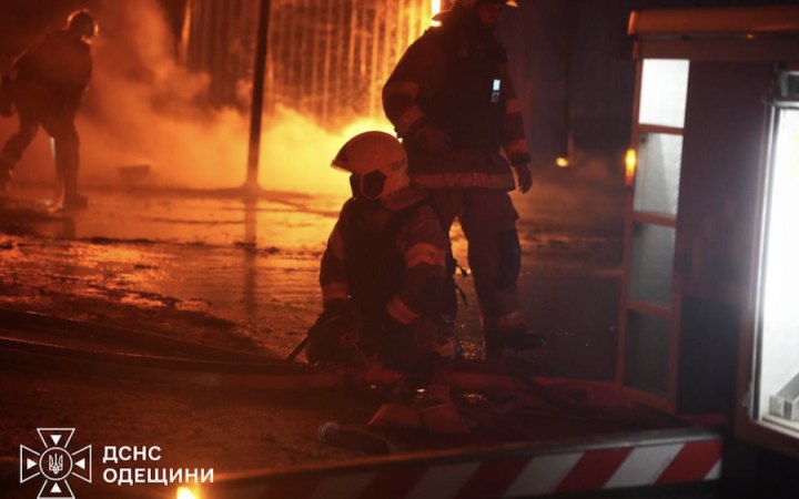Росіяни атакували Одеську область. Були масштабні пожежі