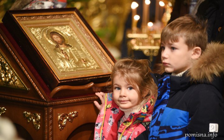 Соцопитування: більшість українців не сумніваються в існуванні Бога