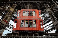 На Эйфелевой башне упал лифт