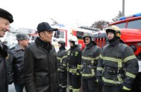 В РФ губернатор заставил пожарного подпрыгивать за ключами от новой служебной машины