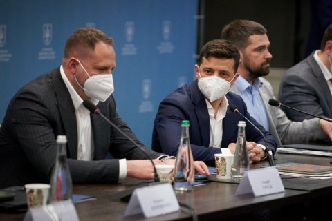 Зеленський зателефонував міністру економіки з наради в Чернігові