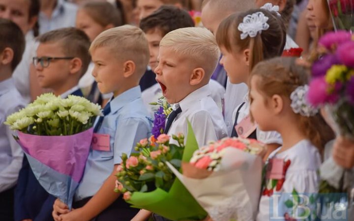 Освітній омбудсмен закликає школи відмовитися від масових заходів 1 вересня