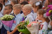 Освітній омбудсмен закликає школи відмовитися від масових заходів 1 вересня