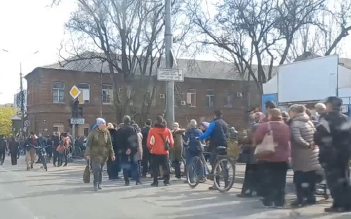 Окупанти почали збирати дані маріупольців, зокрема, про їхніх родичів – для шантажу