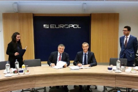 Аваков в Нидерландах подписал соглашение о сотрудничестве с Европолом