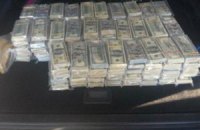Украинец хотел вывезти в Россию почти $3 млн в топливном баке