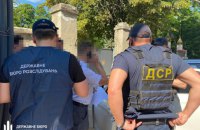 В Николаеве задержали военного прокурора при получении $10 тыс. взятки
