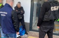 У Харкові затримали ділка, який збирався переправити за кордон сімох чоловіків