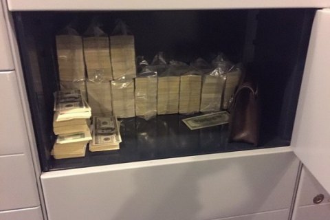 В Киеве на взятке ₴33 млн гривен задержали налоговиков