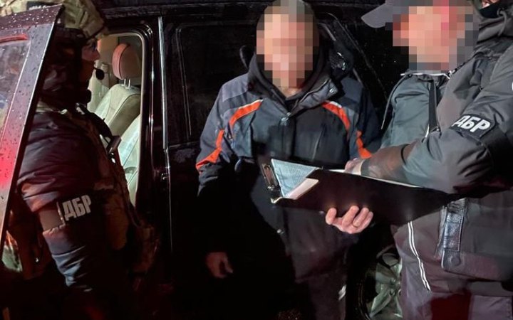 ДБР затримало підприємців, які продавали за завищеними цінами харчування для військових