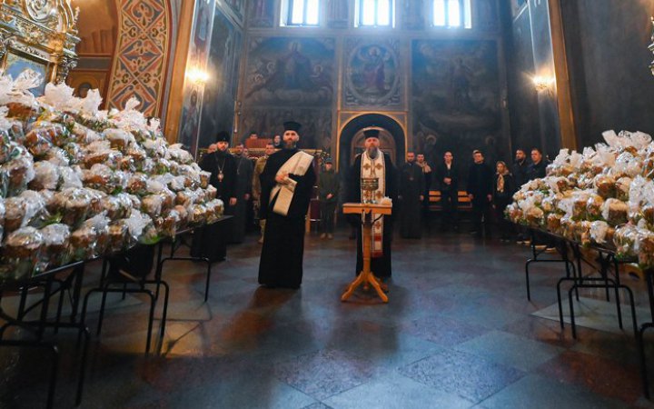 Епіфаній освятив великодні паски, які доставлять українським захисникам на фронт
