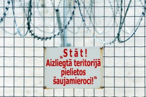Латвия построила 93 км забора на границе с Россией
