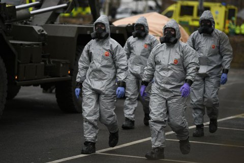 В Великобритании двое людей отравились неизвестным веществом