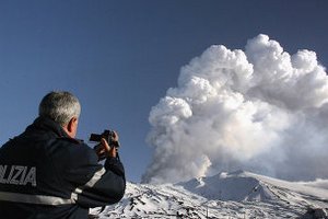 Сицилийский вулкан Этна возобновил свою активность