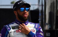 Перед стартом гонки NASCAR в боксах темнокожего гонщика была найдена висельная петля