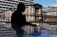 Банк Японии вложит в экономику 124 млрд долларов