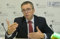 Підвищувати і далі "мінімалку" в Україні небезпечно, - Міклош