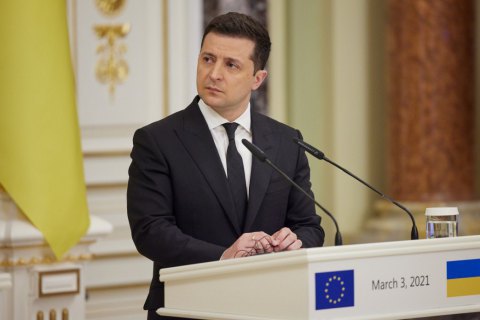 Зеленский: "Наша армия способна дать отпор любому, и это усиливает наши позиции для дипломатического урегулирования ситуации" 