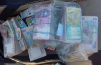 На КПВВ "Мар'їнка" затримали чоловіка з 320 тис. гривень
